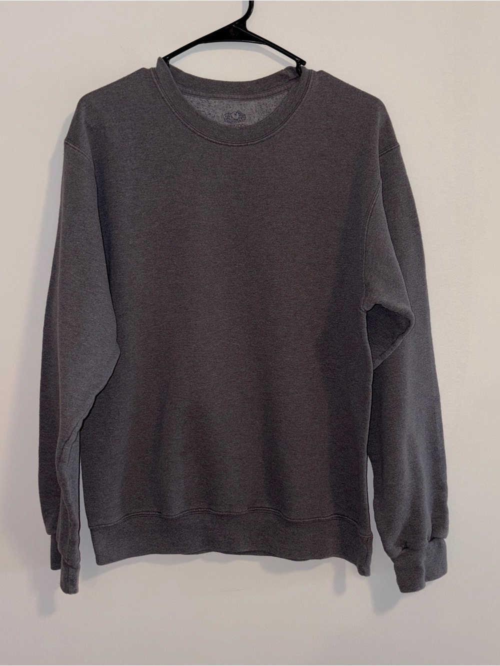 Men’s Fruit of the Loom Charcoal Crewneck Sweatshirt Medium